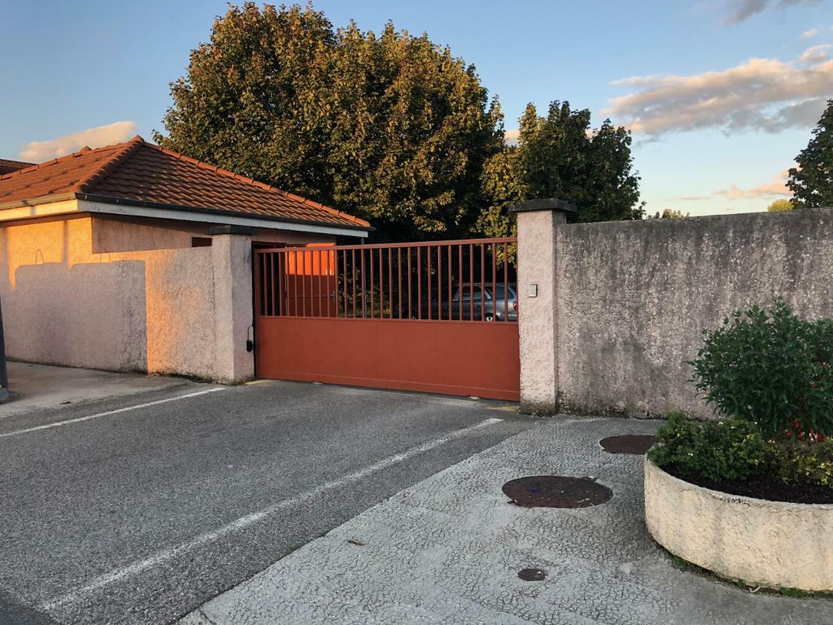 Appartement Au Milieu Des Lacs, Au Bord Du Guiers Aoste Luaran gambar